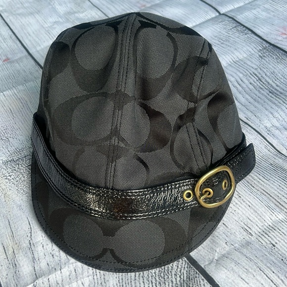 Coach Hat Womens Sz M/L Gray/Black Beret with adjusting belt - Picture 1 of 6
